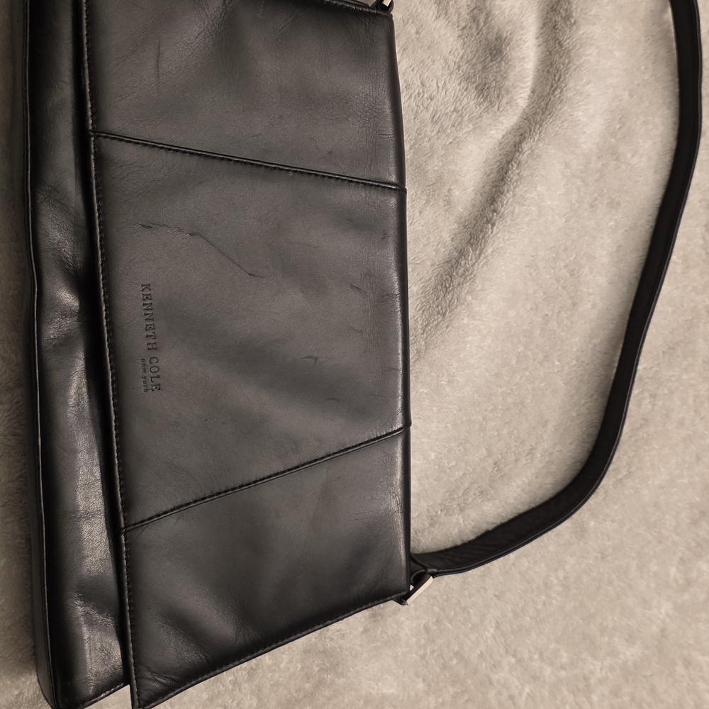Kenneth Cole Classic Black Messenger Bag